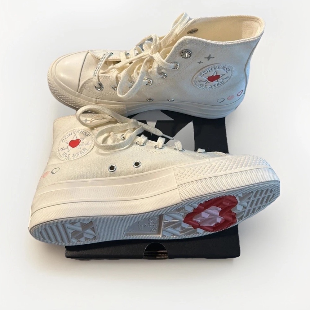 Valentines Day High top platform converse women’s size 6.5